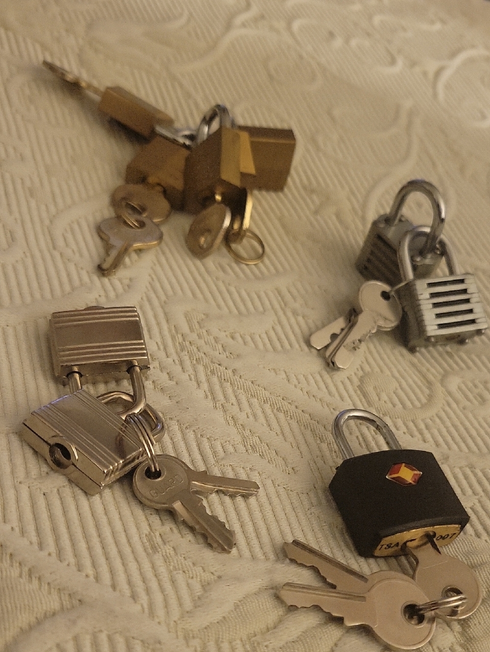 (10 sets)Mixed Metal Mini  Key Set — Gold, Silver, Black
